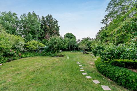 3 Hamlin Crescent, Pinner, HA5 2SU