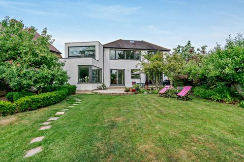 3 Hamlin Crescent, Pinner, HA5 2SU