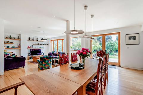 3 Hamlin Crescent, Pinner, HA5 2SU