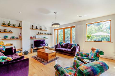 3 Hamlin Crescent, Pinner, HA5 2SU