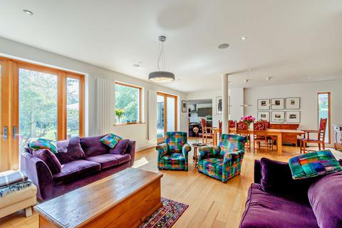 3 Hamlin Crescent, Pinner, HA5 2SU