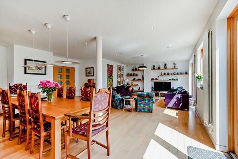3 Hamlin Crescent, Pinner, HA5 2SU