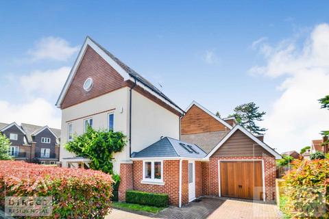 4 bedroom detached house to rent, Mulberry Way, Ashtead KT21