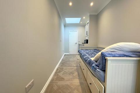 Studio to rent, Scarle Road, Wembley, Middlesex HA0