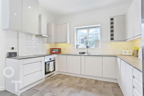 5 bedroom maisonette to rent, College Place, Camden NW1