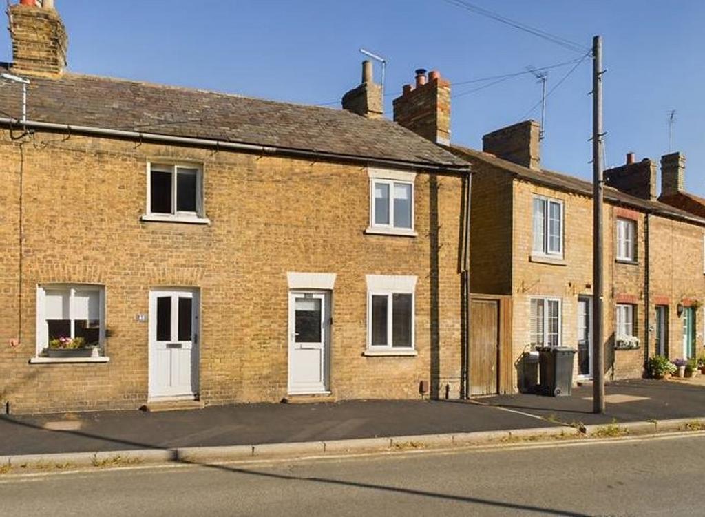 West Street, Godmanchester, Cambridgeshire. 1 bed terraced house for