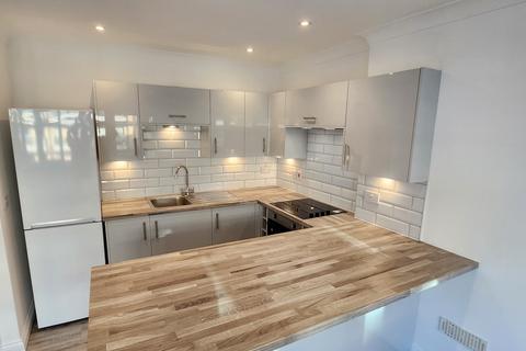 2 bedroom apartment to rent, Sea Road, Bournemouth