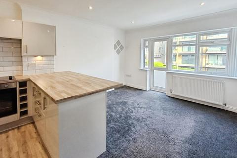 2 bedroom apartment to rent, Sea Road, Bournemouth