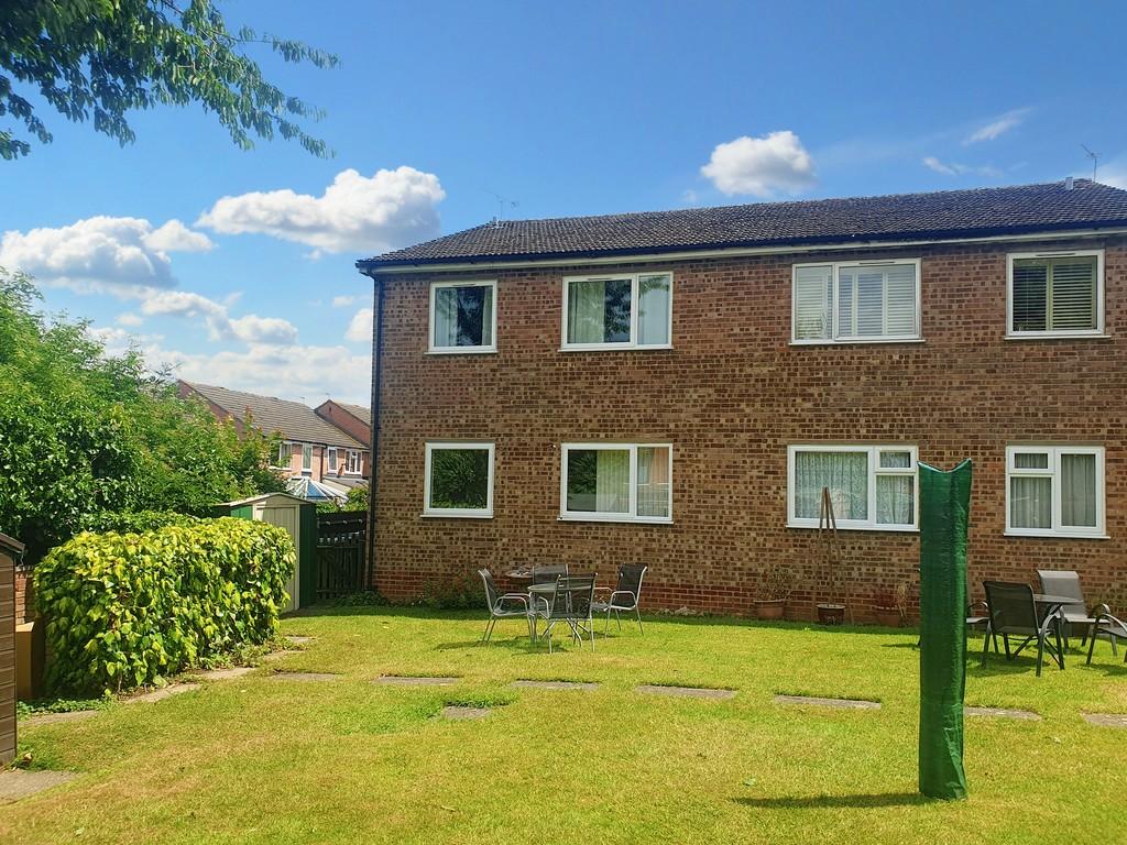 Parliament Road, Thame OX9 2 bed ground floor for sale £