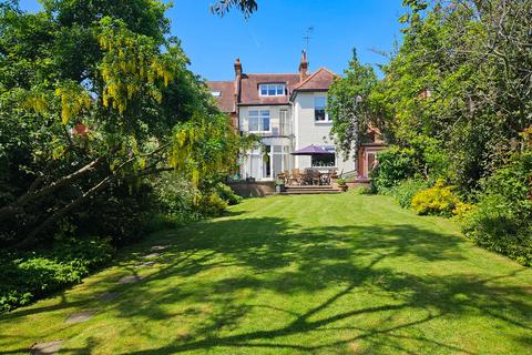 20 Monkhams Drive, Woodford Green, IG8 0LQ