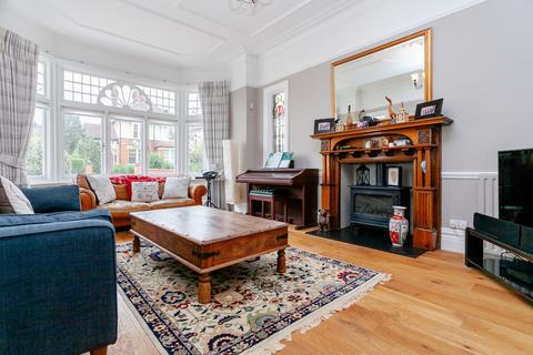 20 Monkhams Drive, Woodford Green, IG8 0LQ
