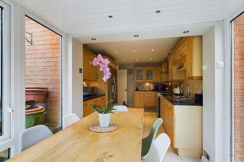 4 Applegate Close, Oakwood, Derby, DE21 2SL