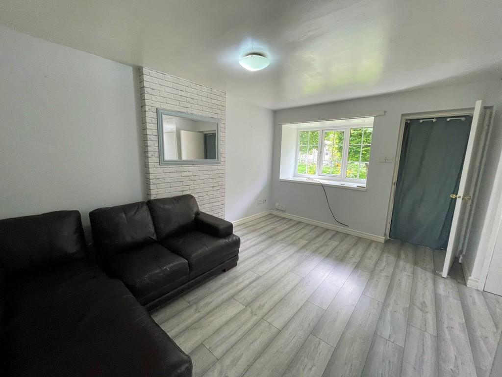 Trinity Gardens, Stockport 2 bed apartment £825 pcm (£190 pw)