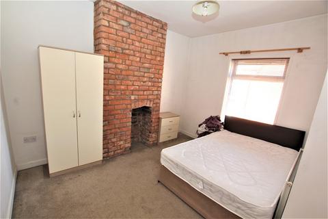 3 bedroom terraced house to rent, Sydney Road, Chester