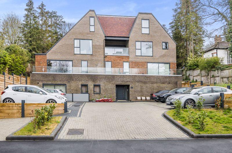 Satin Heights, Haydn Avenue, Purley 2 bed apartment £2,095 pcm (£483 pw)