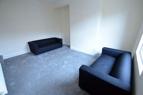 3 bedroom terraced house for sale, Woodside Avenue, Leeds