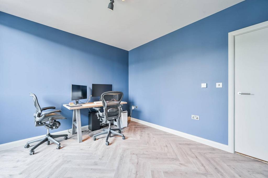 Calvert Road, Greenwich, London, SE10 4 bed terraced house £6,500 pcm (£1,500 pw)