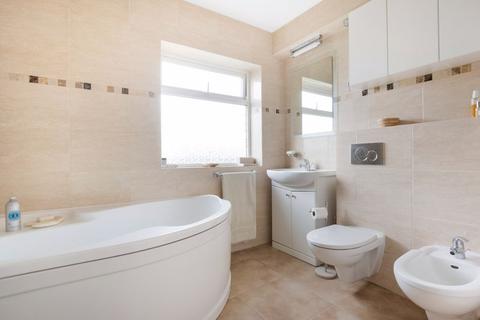 134 Longmead Drive, Sidcup, DA14 4NZ