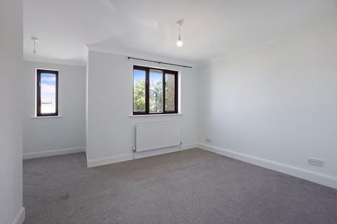 40 Semple Gardens, Chatham, ME4 6QD