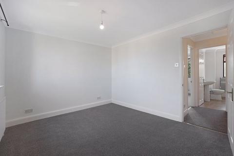 40 Semple Gardens, Chatham, ME4 6QD