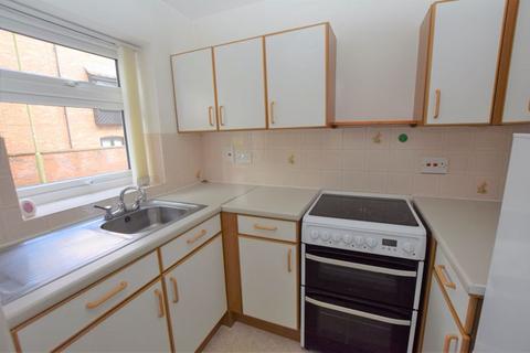 2 bedroom retirement property for sale, Opposite Westbrooke Gardens - Alton town centre