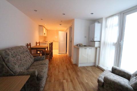 3 bedroom flat to rent, High Road, Arnos Grove N11