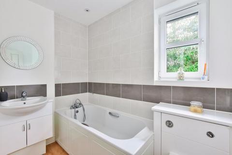 3 bedroom terraced house to rent, Alma Road, Chesham