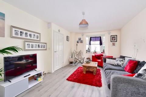 3 bedroom terraced house to rent, Alma Road, Chesham