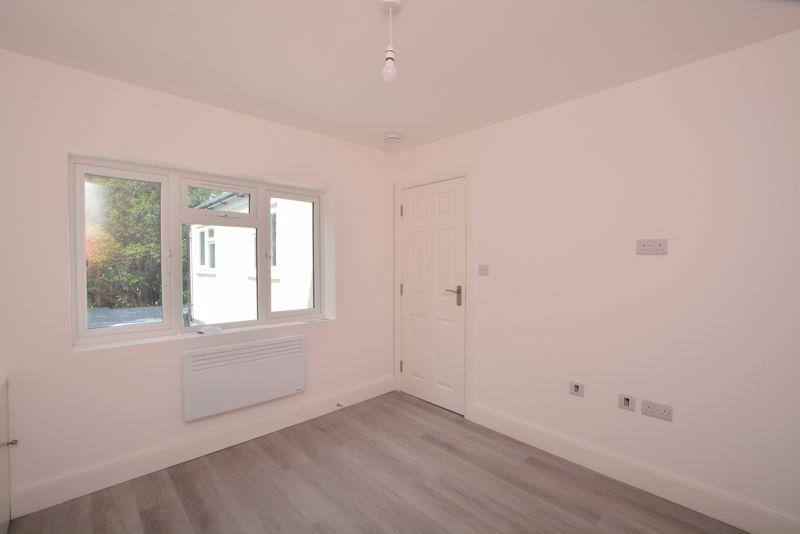 New Lane Hill, Reading 2 bed apartment £1,300 pcm (£300 pw)