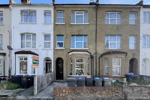 Flat 3, 15 Walters Road, London, SE25 6LF