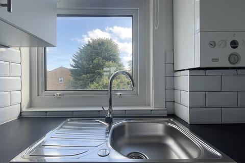 Flat 3, 15 Walters Road, London, SE25 6LF