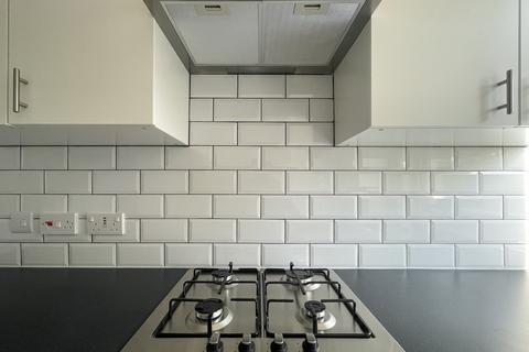 Flat 3, 15 Walters Road, London, SE25 6LF