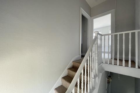 Flat 3, 15 Walters Road, London, SE25 6LF