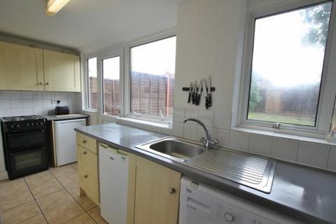 4 bedroom semi-detached house to rent, ROOM AVAILABLE NOW - Henwick Avenue