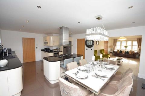 5 bedroom detached house to rent, Tyle Green,, Hornchurch Essex, HORNCHURCH