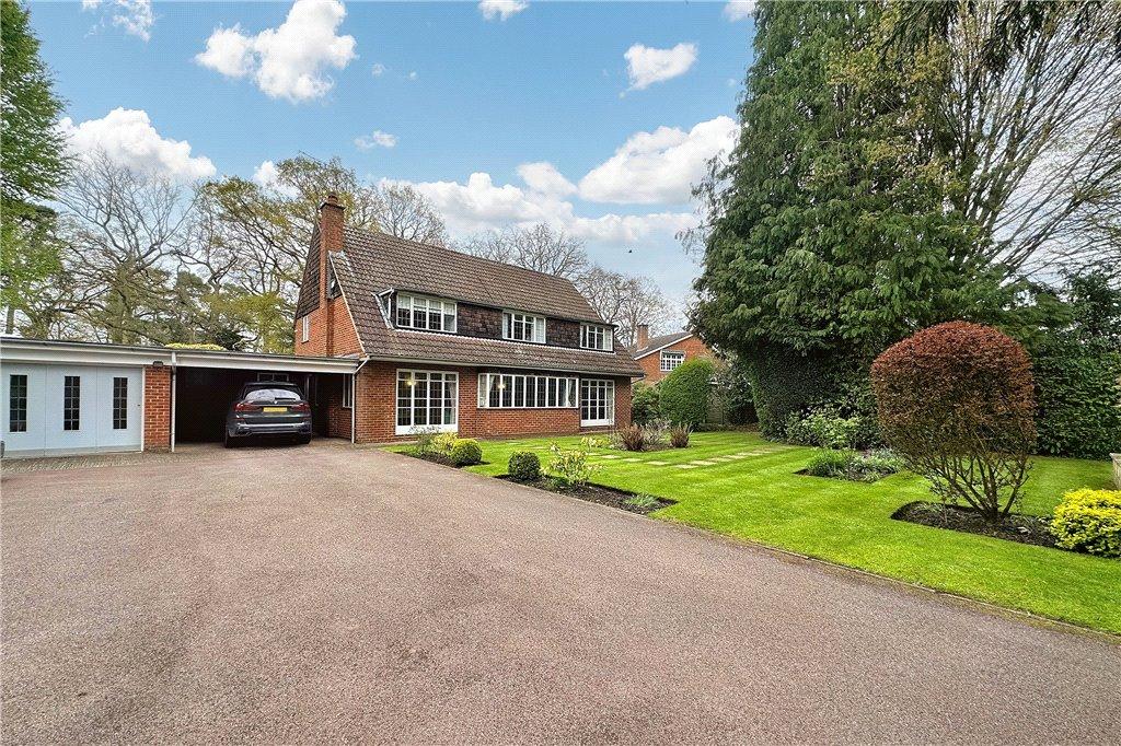 Hockering Road, Woking, Surrey, GU22 5 bed detached house £4,850 pcm