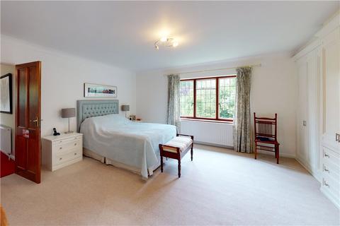 4 bedroom detached house to rent, Park Road, Woking, Surrey, GU22
