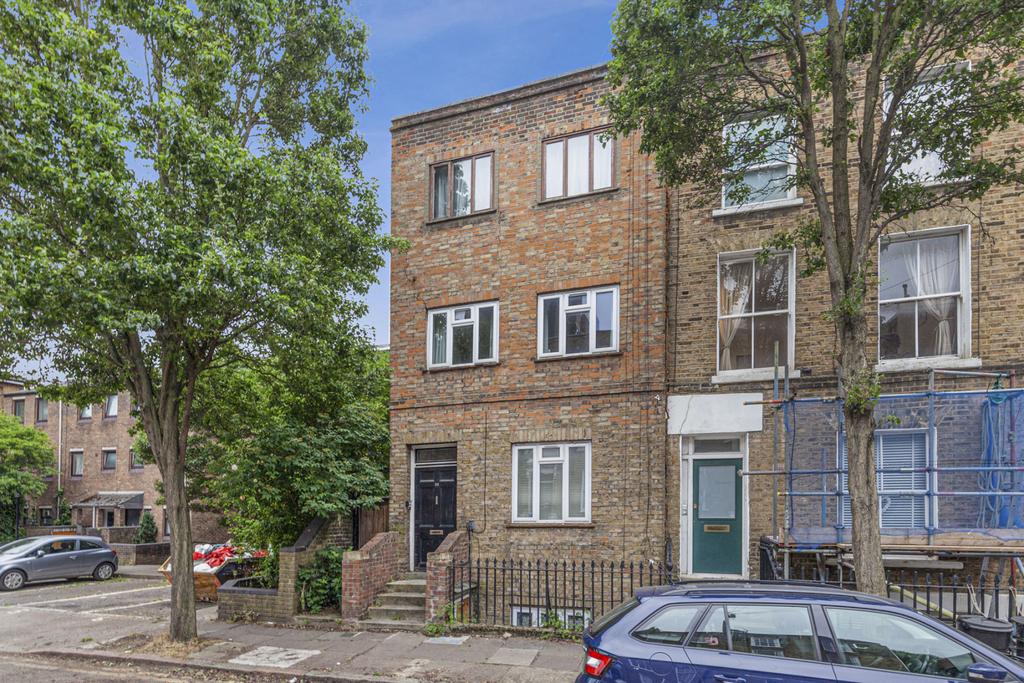 Hamilton Park, London, N5 3 bed end of terrace house for sale £800,000