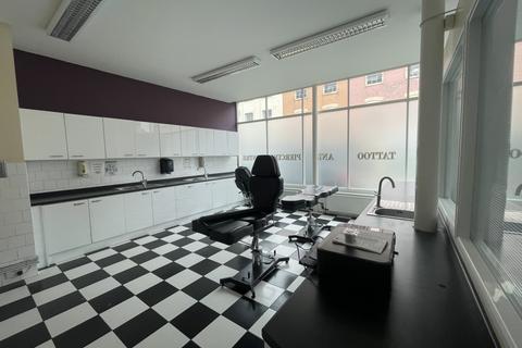 Shop to rent - High Street, Rochester, Kent, ME1 1DJ