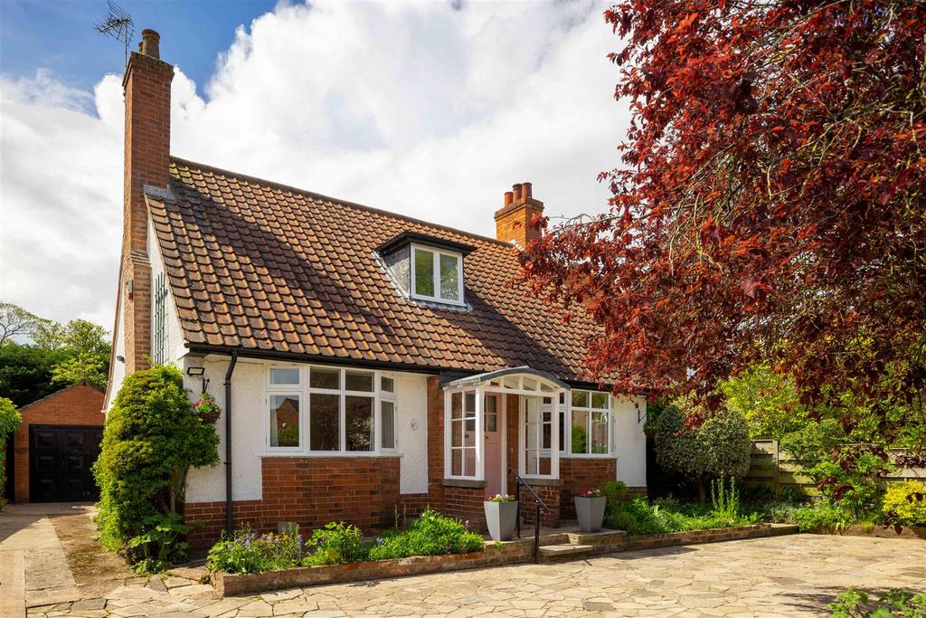 Beech Grove, York YO26 3 bed detached house £475,000
