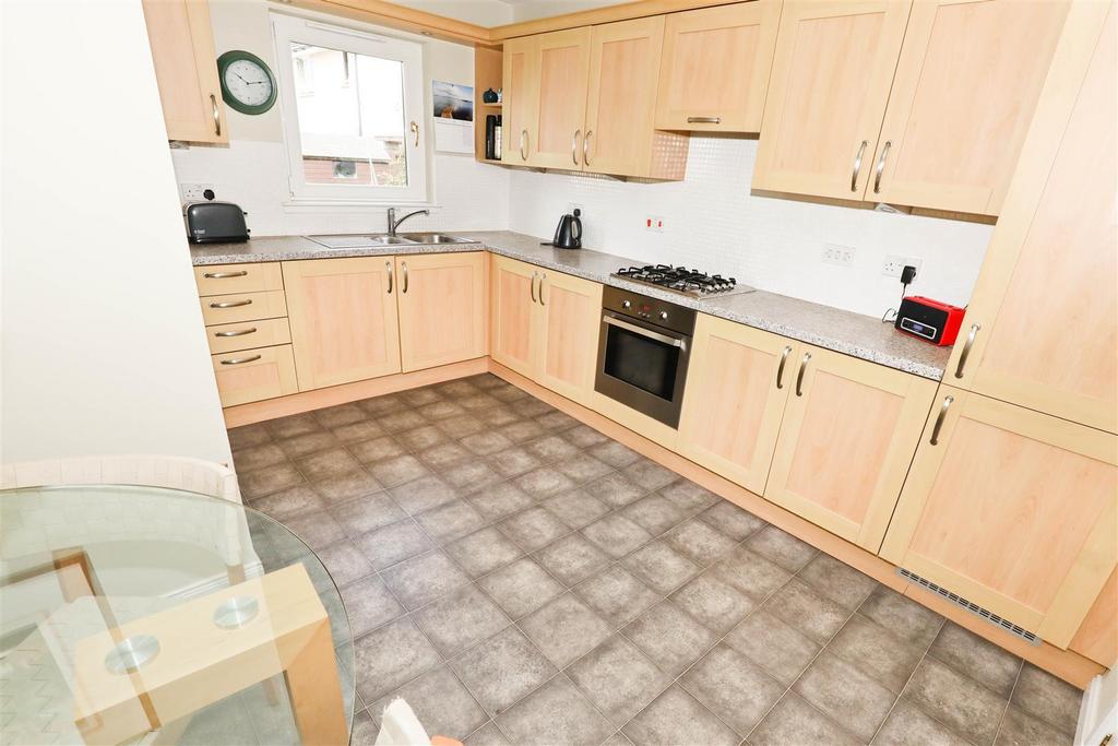 Balgeddie Park, Glenrothes 3 bed detached house £209,995
