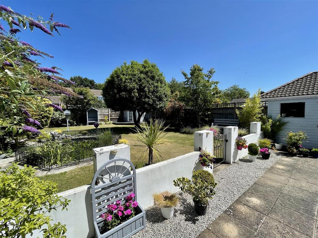 Lulworth Avenue, Poole BH15 3 bed chalet for sale £625,000