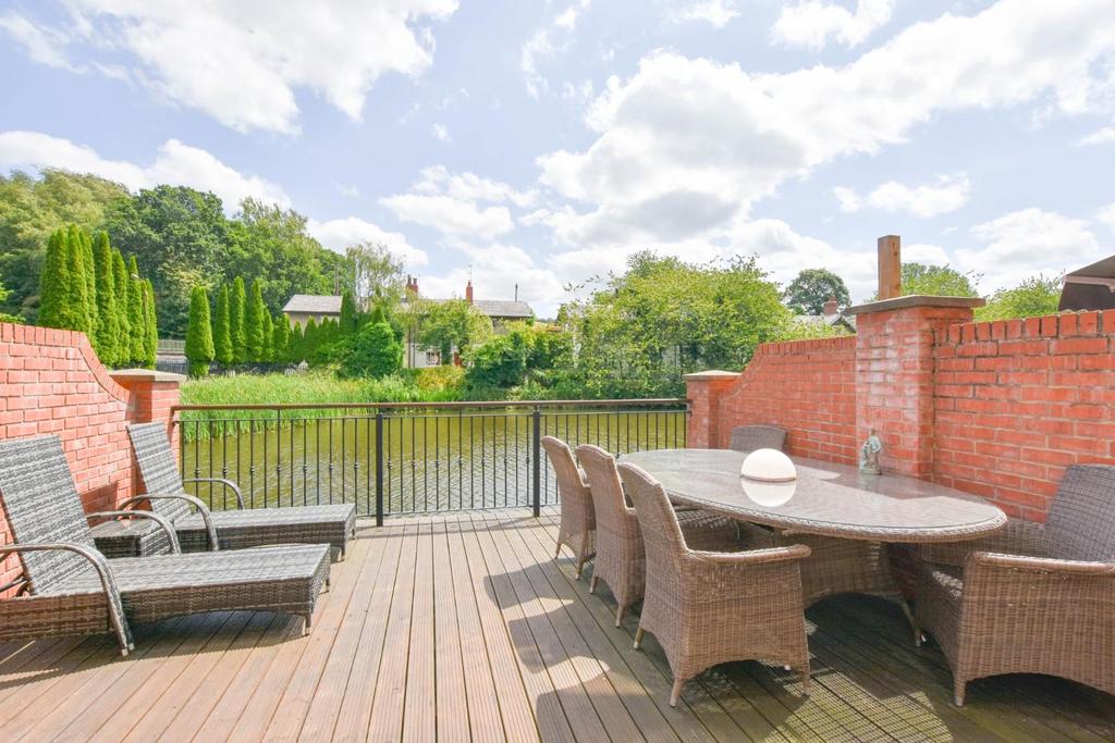 Gardinar Close, Standish, Wigan, WN1 2UN 4 bed townhouse for sale £