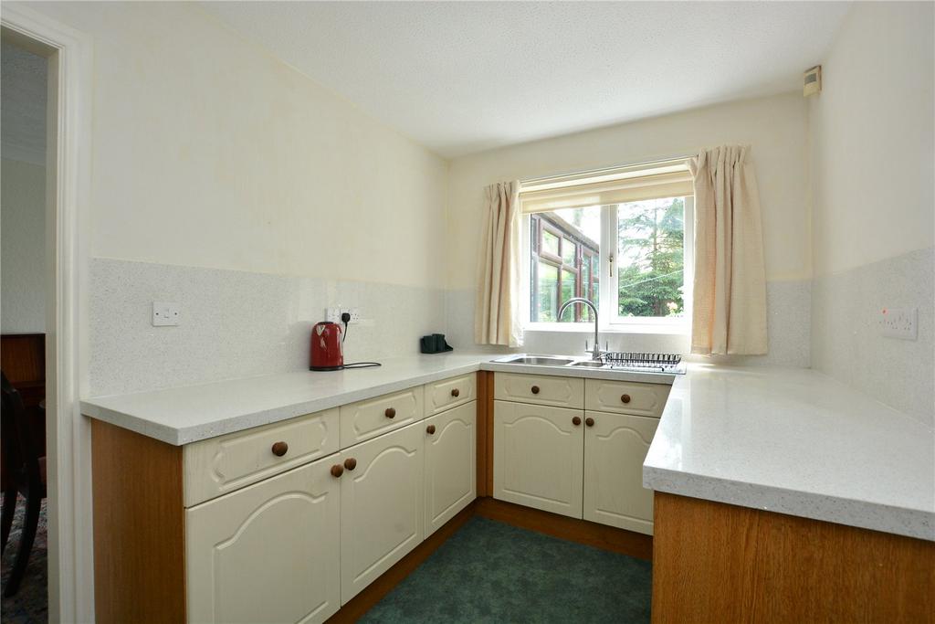 Lakeside View, Rawdon, Leeds 4 bed detached house £425,000
