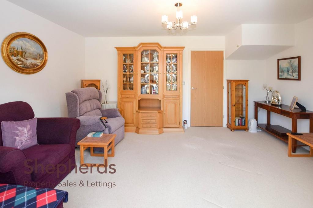 Aldermere Avenue, Cheshunt EN8 3 bed end of terrace house for sale £