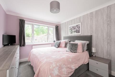 181 Ardrossan Gardens, Worcester Park, KT4 7AZ