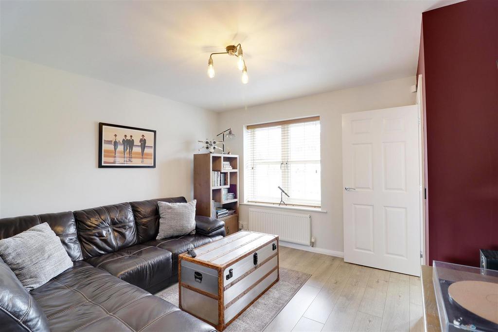 Grosvenor Road, Kingswood, Hull 2 bed end of terrace house for sale £