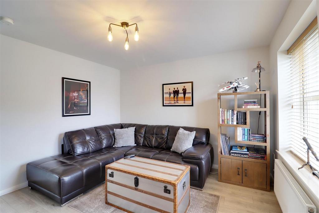 Grosvenor Road, Kingswood, Hull 2 bed end of terrace house for sale £