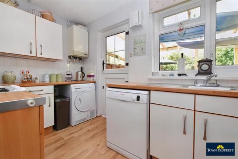 119 Cavalry Crescent, Eastbourne, BN20 8RL