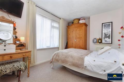 119 Cavalry Crescent, Eastbourne, BN20 8RL